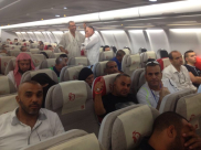 بالصور: معتمرو مدينة اللد في طريقهم إلى مكة المكرّمة